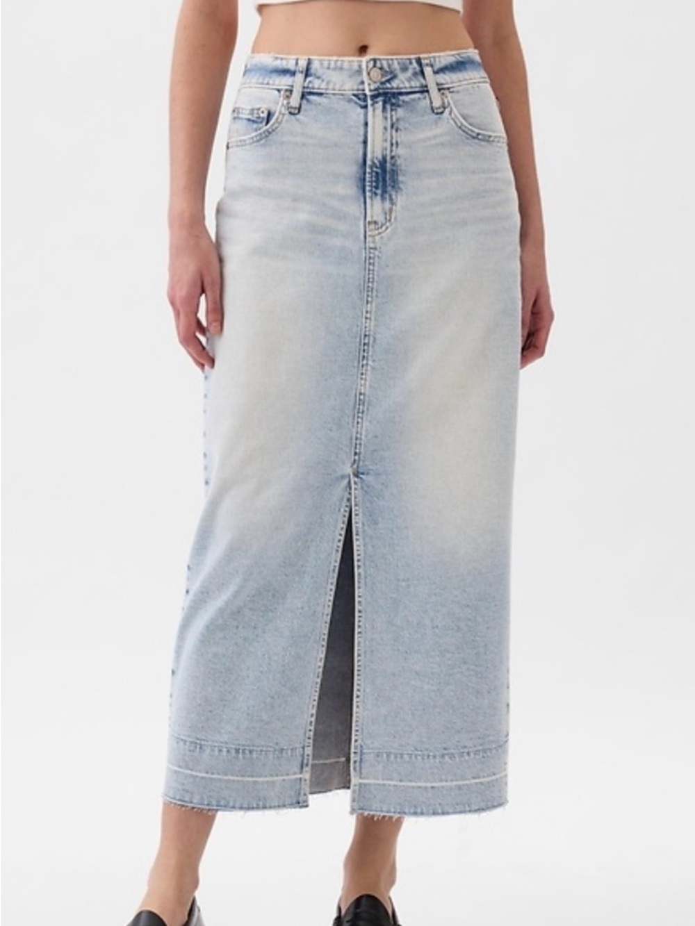 GAP Denim Midi Skirt  Color
Light wash indigo Size  8/29